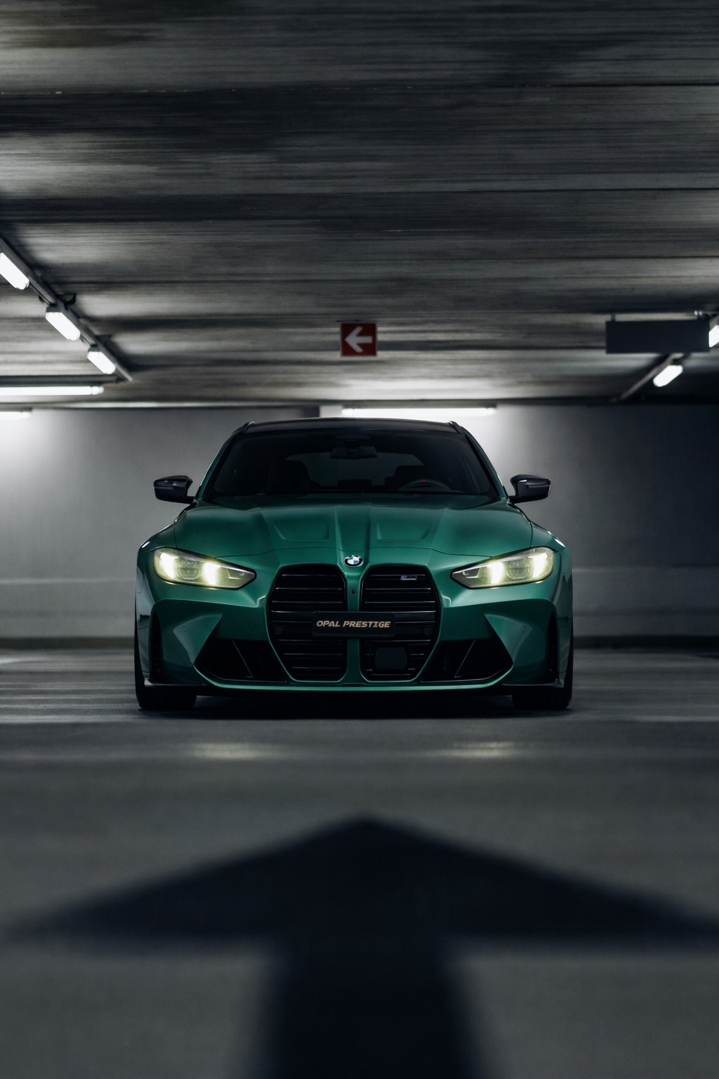 Opal Prestige / Location de voiture en Suisse OFF Bm3 face de devant aussi dans un autre sous sol